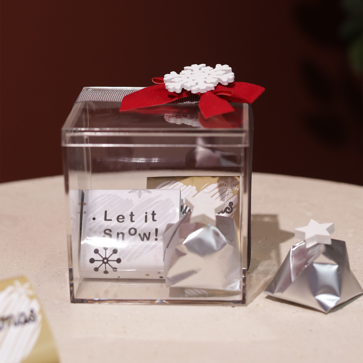 Acrylic box with 3 chocolates